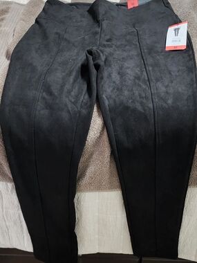 Andrew Marc Black Skinny Ponte Pants